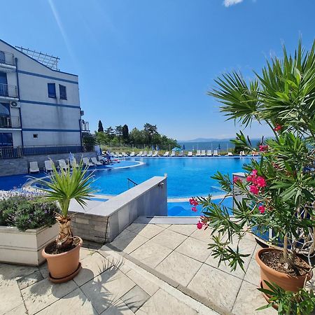 Blue Bay Palace Apart Complex Pomorie Exteriör bild