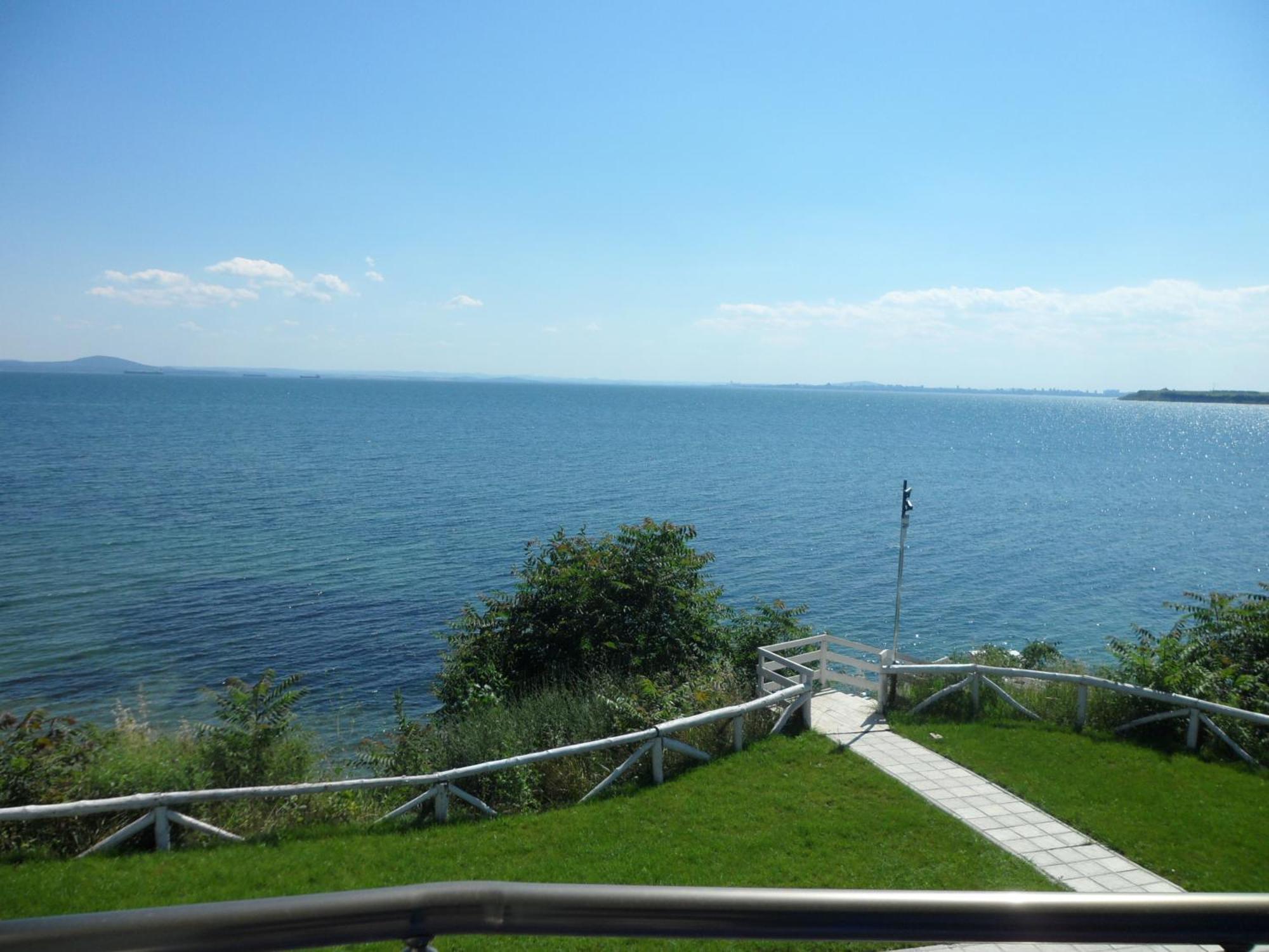 Blue Bay Palace Apart Complex Pomorie Exteriör bild