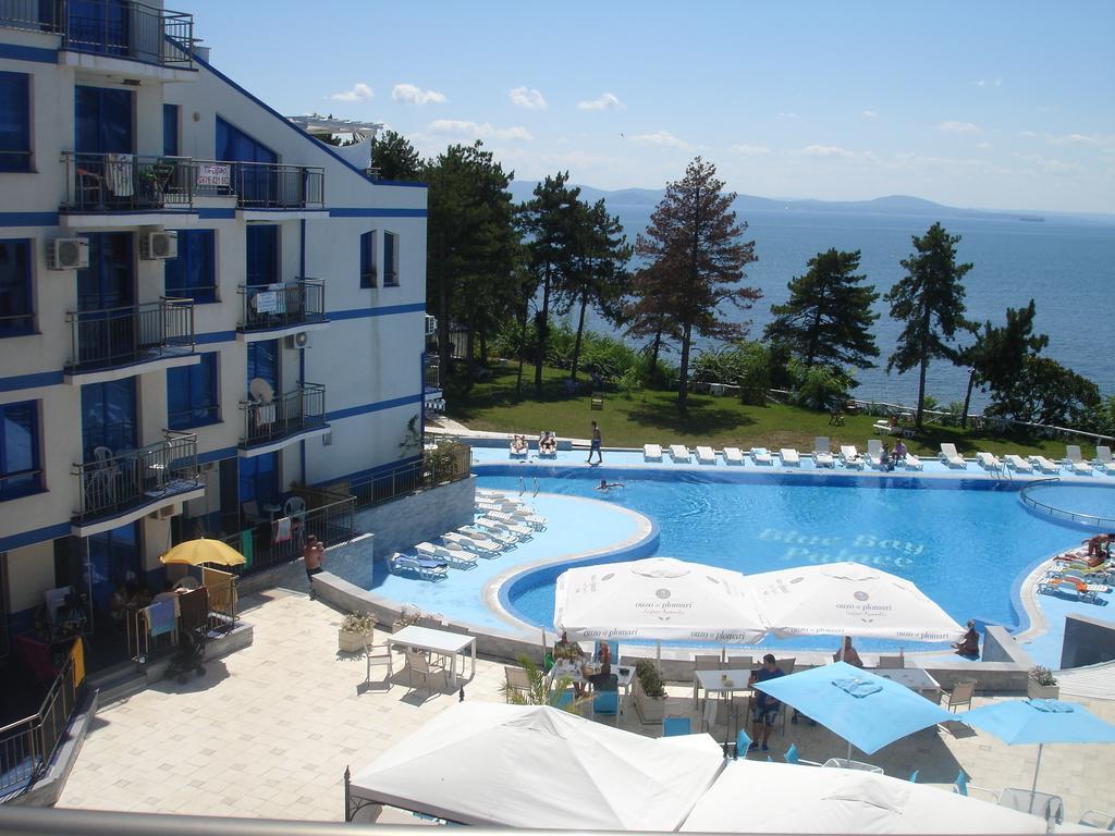 Blue Bay Palace Apart Complex Pomorie Exteriör bild