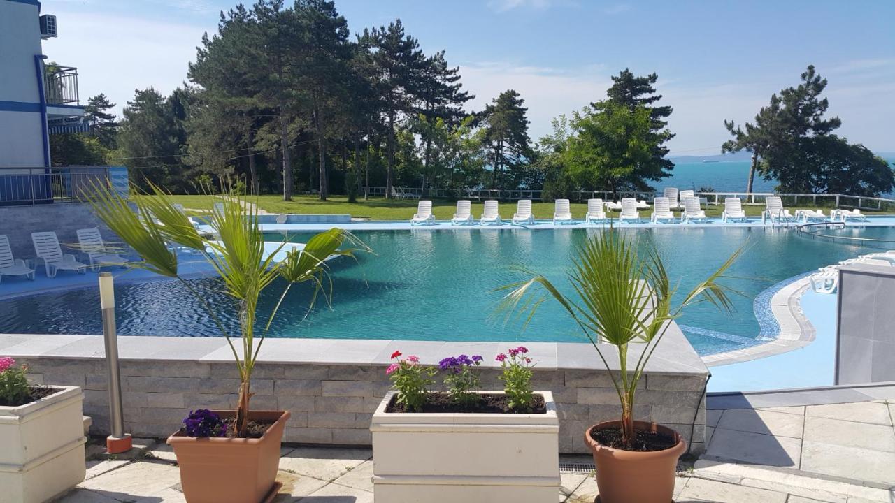Blue Bay Palace Apart Complex Pomorie Exteriör bild