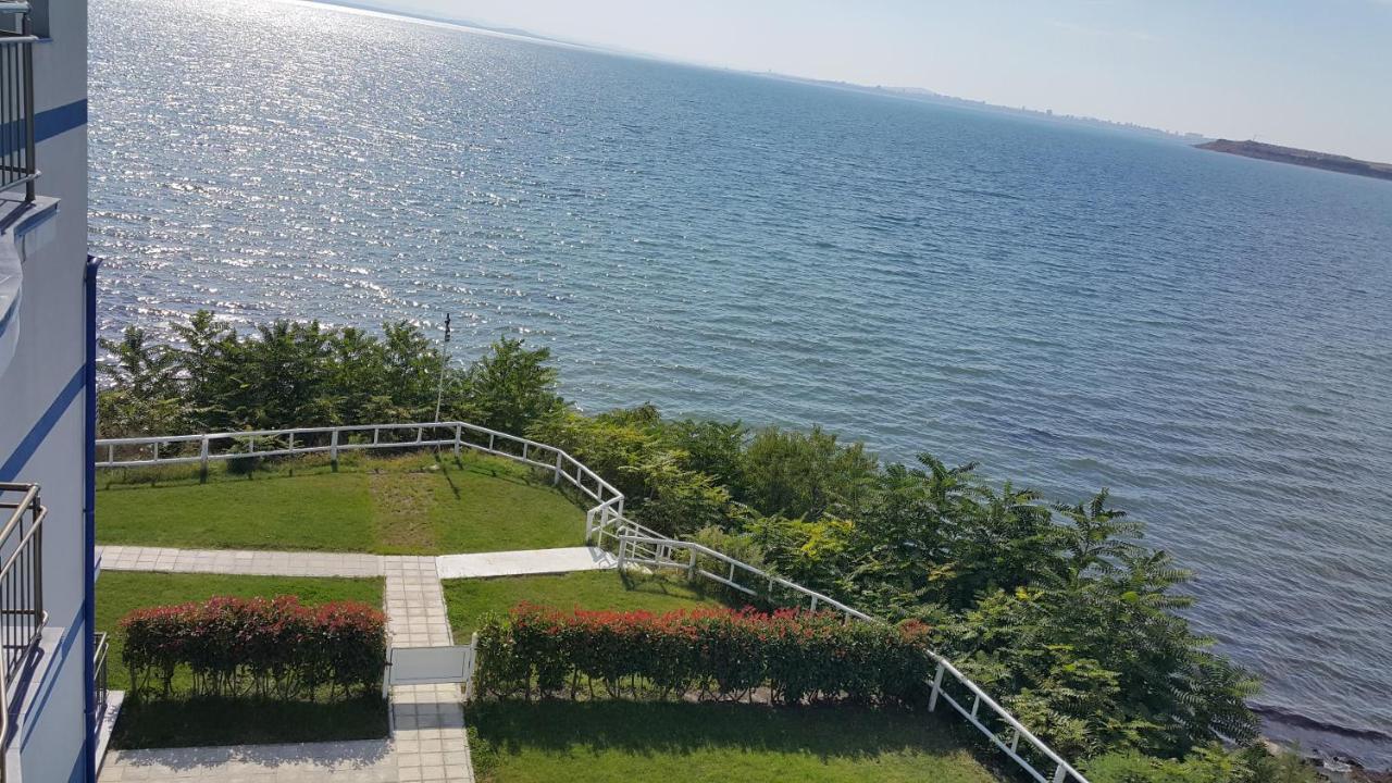 Blue Bay Palace Apart Complex Pomorie Exteriör bild