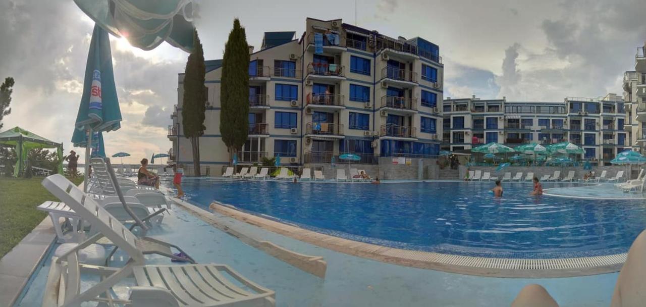 Blue Bay Palace Apart Complex Pomorie Exteriör bild