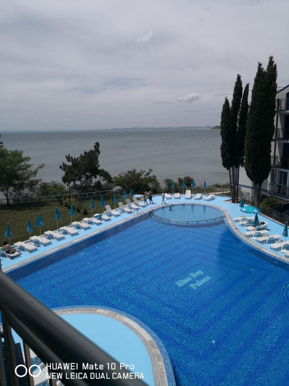 Blue Bay Palace Apart Complex Pomorie Exteriör bild